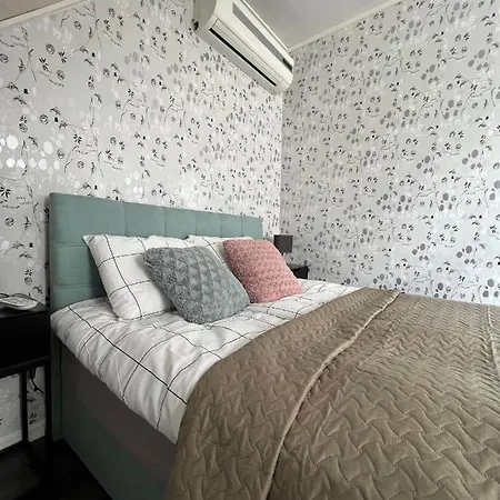 Apartment Cozy With Kitchen Near The *