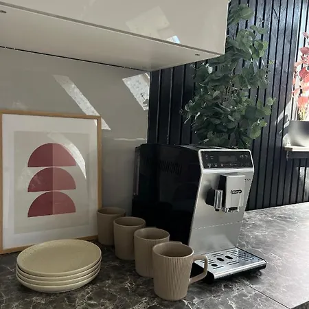 Cozy With Kitchen Near The Apartman *