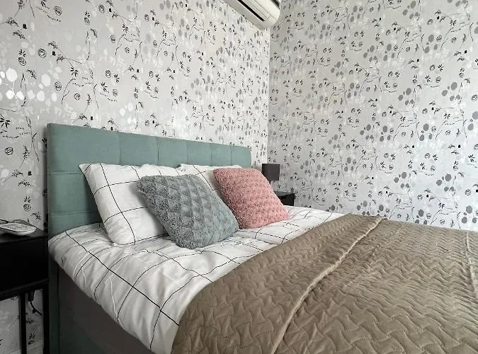 Apartman Cozy With Kitchen Near The *